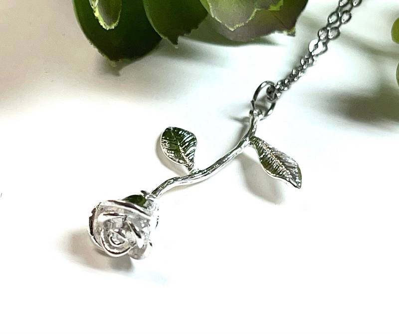 Silber Rose Halskette, Blumen Schmuck, Rosebud Sommer Brautjungfer Geschenk von BeachBoutiqueJewels