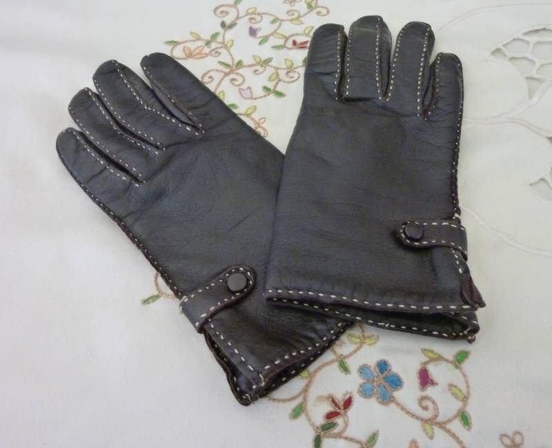 Weinlese-Frauen Handschuhe - Dunkle Schokolade Farbigen Faux Leder Akzent Stich Detaillierung Weich Und Glatt Größe 6 1/2 von BeachBreezeBoutique