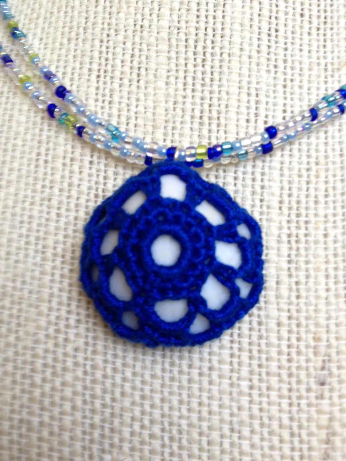 strand Schmuck Hippie Boho Shell Halskette Cobalt Blue Samen Perle Häkeln Ozean Küste Surfer Girl Meerjungfrau Kostüm Musik Festival Retro von BeachDaisyJewelry