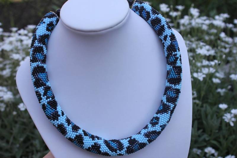 Beste Geschenke Für Sie Gastgeberin Geschenk Weihnachtsgeschenke Frauen Geburtstagsgeschenk Tier Halskette Seil Halsband Perle Kunst Schmuck Blaue von BeadCreativityByOlia