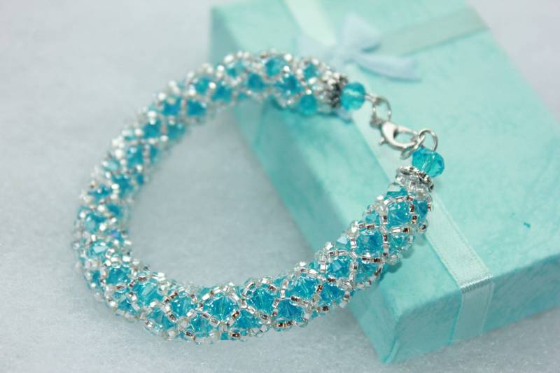 Himmelblau Swarovski Kristall Armband Geburtstag Geschenk Weihnachten Urlaub Für Frau Freundin Handgemachte Perlen Armreif Braut Brautjungfern Himmelblau Swarovski Kristall Armband Geburtstag Geschenk Weihnachten Urlaub Für Frau Freundin Handgemachte Perlen Armreif Braut Brautjungfern von BeadCreativityByOlia