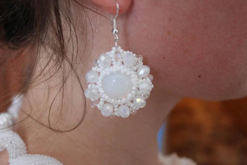 Schneewittchen Ohrringe Weiß Opal Hochzeit Boho Chic Perlenohrringe Extravagante Ohrringe, Muttertagsgeschenk Schneewittchen Ohrringe Weiß Opal Hochzeit Boho Chic Perlenohrringe Extravagante Ohrringe, Muttertagsgeschenk von BeadCreativityByOlia