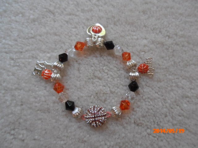 In Den Reifen Basketball-Bettelarmband In Den Reifen Basketball-Bettelarmband von BeadEeye