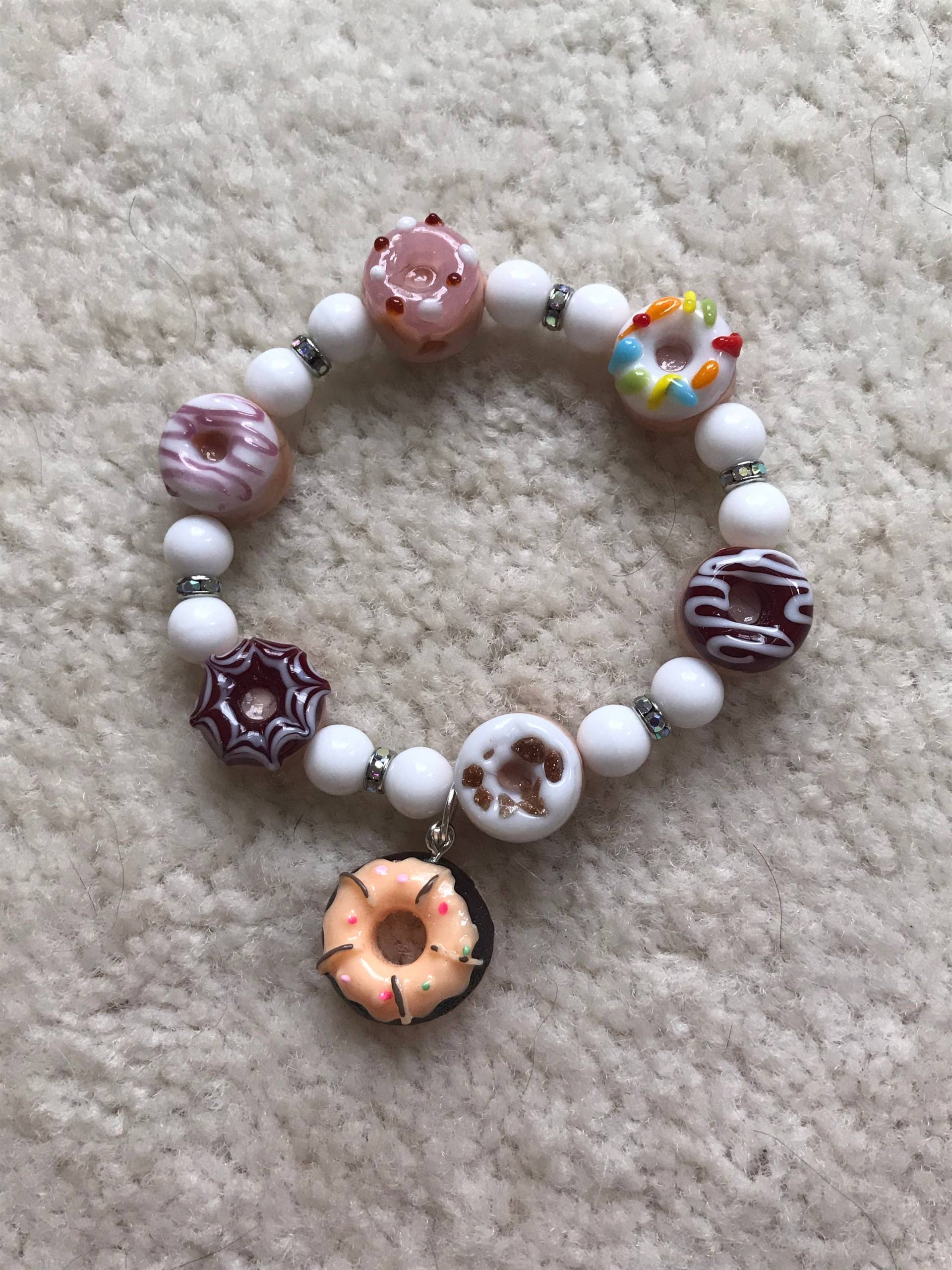 My Wrist Screams For Donuts Verblasste Charm-Armband My Wrist Screams For Donuts Verblasste Charm-Armband von BeadEeye