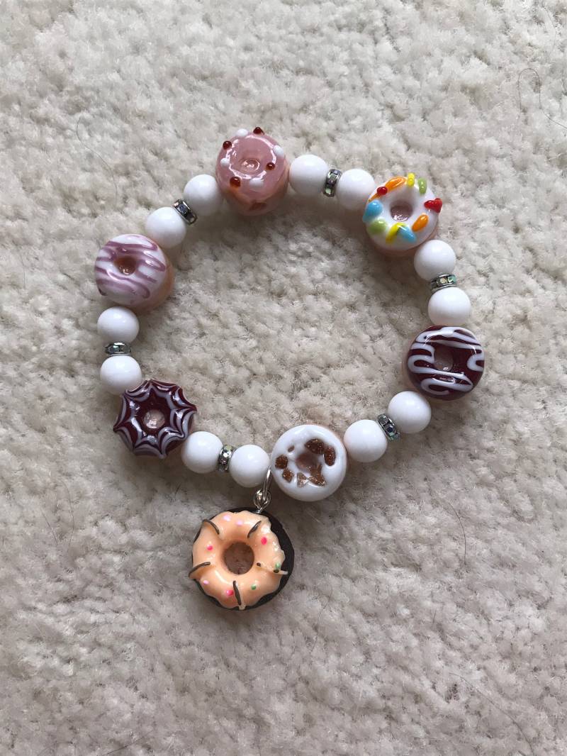 My Wrist Screams For Donuts Verblasste Charm-Armband My Wrist Screams For Donuts Verblasste Charm-Armband von BeadEeye