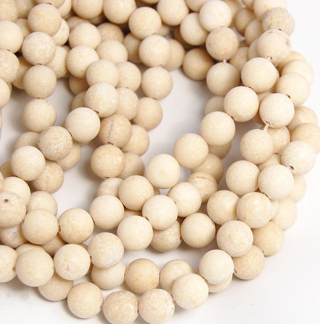 Fossile Perlen, 6mm, 8mm. 10mm Gefrosteter Matter Fossilstein in Natur -15-Zoll-strang Fossile Perlen, 6mm, 8mm. 10mm Gefrosteter Matter Fossilstein in Natur -15-Zoll-strang von BeadGirlzBoutique