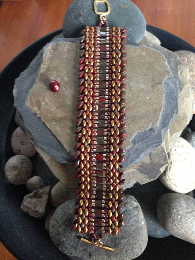 Purpurnen Marmor Armband von BeadLoomery