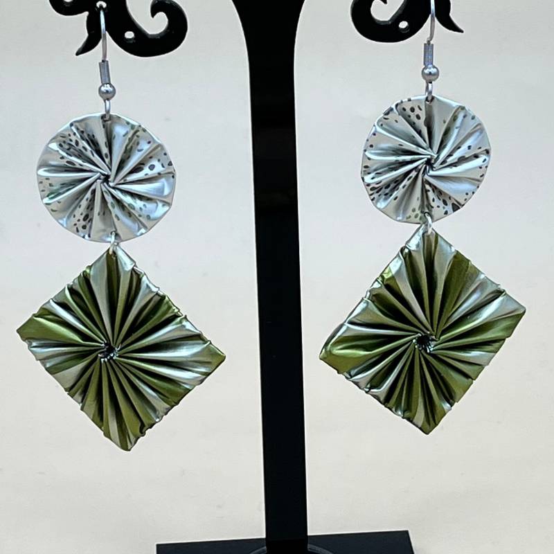 Kaffeekapsel Ohrringe - Statement Grün & Silber von BeadNes