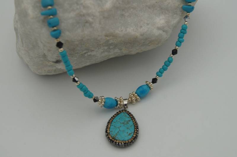 Blue Montana Sky Türkis Farbige Howlite Halskette von BeadOriginalsbyJudi