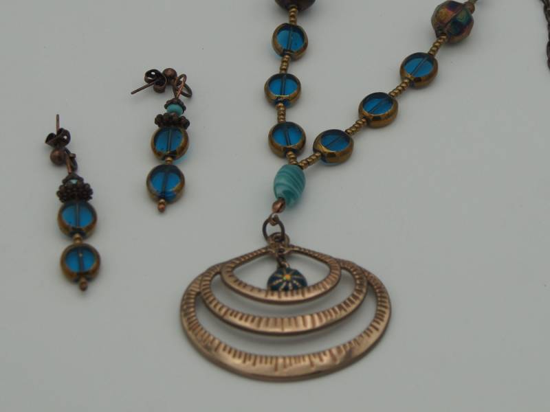 Carribean Shell-Bronzed Anhänger Halskette & Ohrringe von BeadOriginalsbyJudi