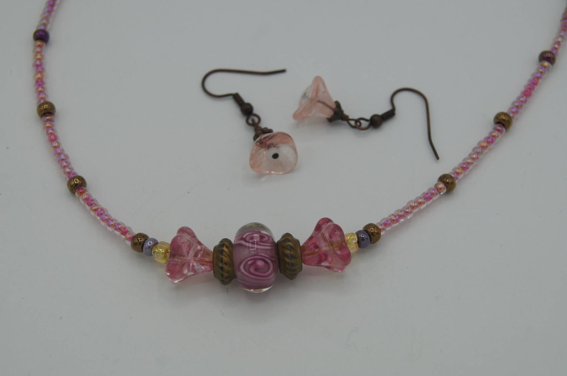 Little Pink Flowers Halskette & Ohrringe Set von BeadOriginalsbyJudi