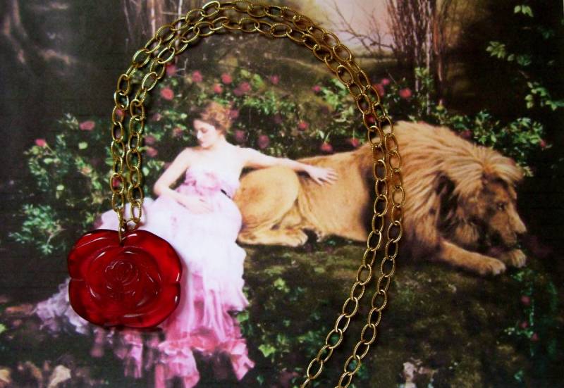 Eine Perfekte Rose Halskette, Große Anhänger Statement Datum Nacht Schmuck Eine Perfekte Rose Halskette, Große Anhänger Statement Datum Nacht Schmuck von BeadRee