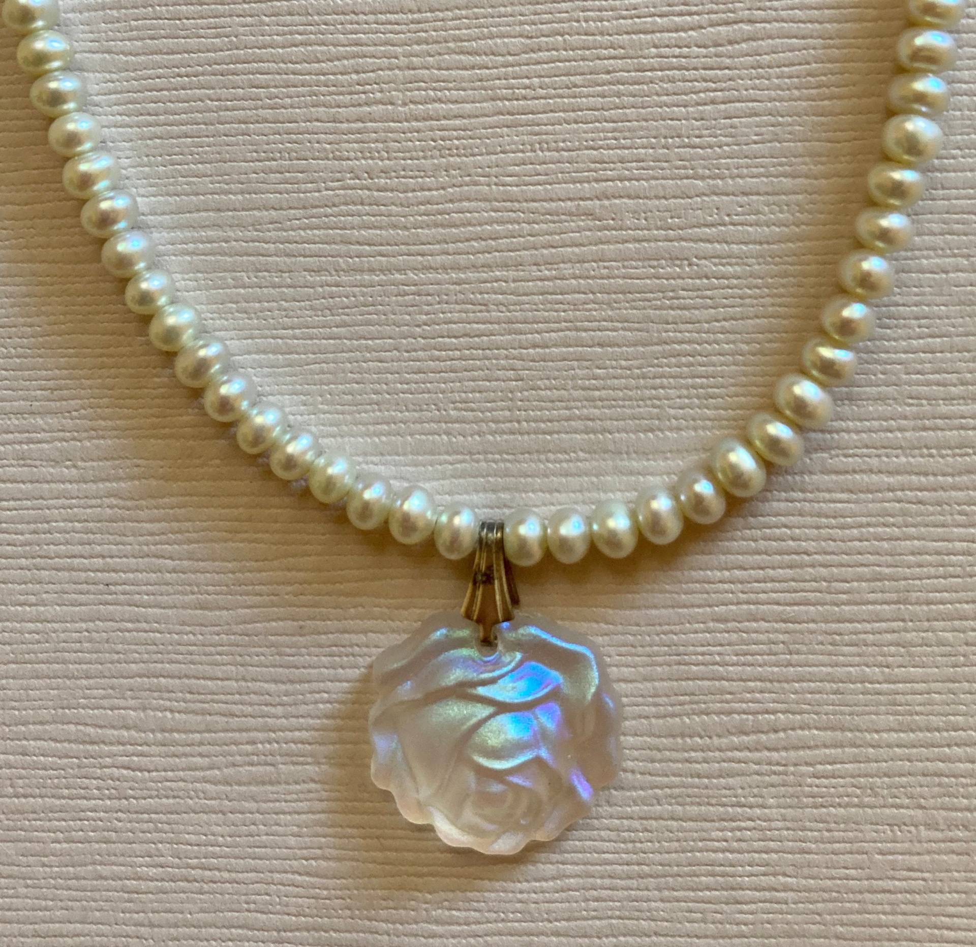 Elegante Perlen Perle Halskette, Vintage Glas Rose Anhänger, Graduierung/Hochzeit Halskette Elegante Perlen Perle Halskette, Vintage Glas Rose Anhänger, Graduierung/Hochzeit Halskette von BeadRee