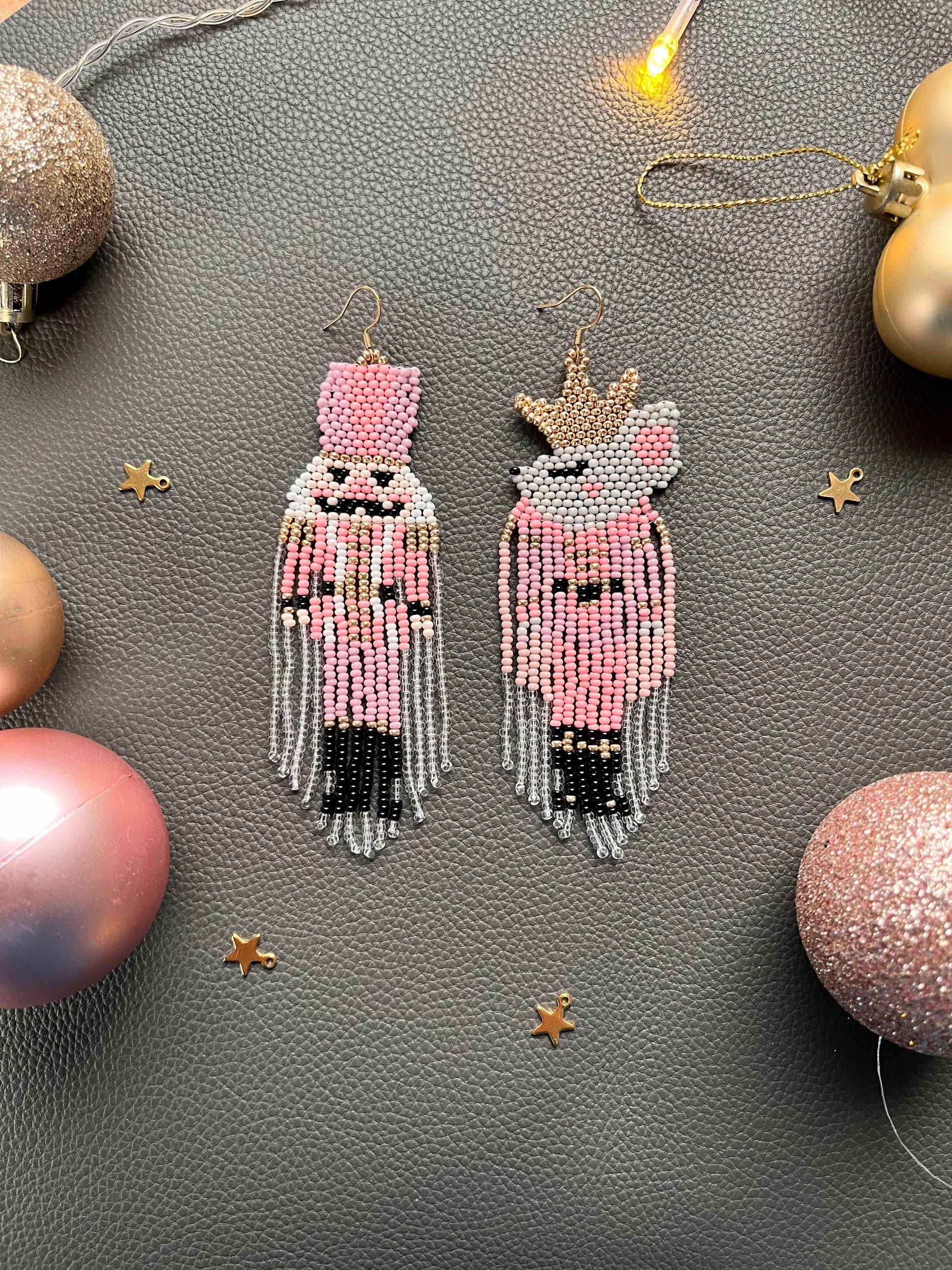 Nussknacker Perlen Fransen Ohrringe Weihnachten Handgewebte Ohrringe, Winter Schmuck, König Der Maus, Ballett, Urlaub von BeadandBergamot