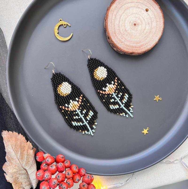 Tulpe Perlen Fransen Ohrringe Floral Boho Handgewebte Ohrringe, Folk Perlenschmuck, Ethnisch, Mond, Eingeborene von BeadandBergamot