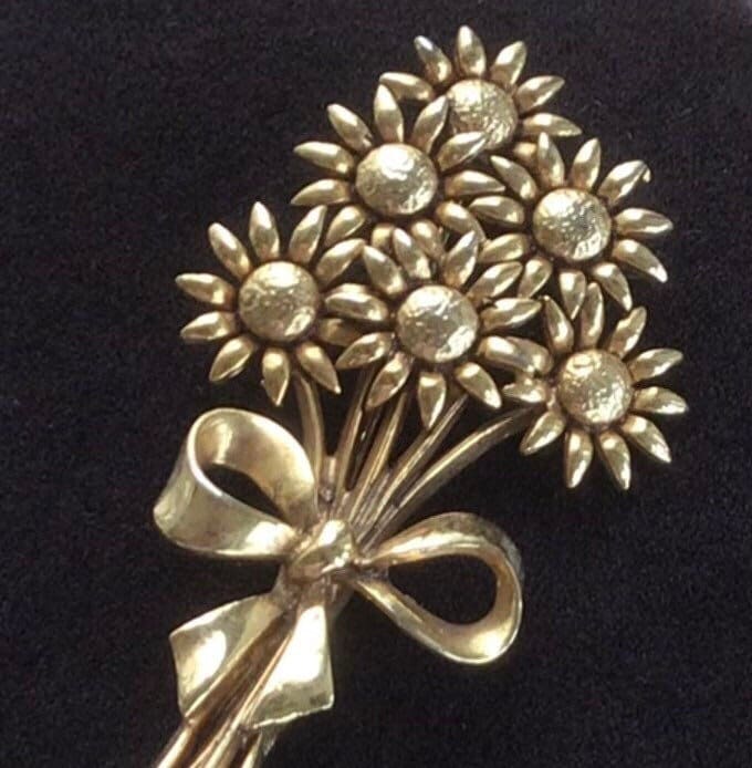 Goldfarbene Blumenstrauß Brosche, Anstecknadel, Vintage | N14 Goldfarbene Blumenstrauß Brosche, Anstecknadel, Vintage | N14 von Beadazzle27