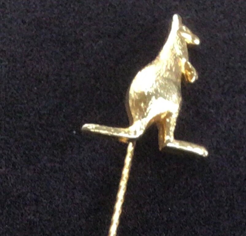 Goldfarbene Känguru Stick Pin, Australien, Tier, Vintage | Ag13 von Beadazzle27