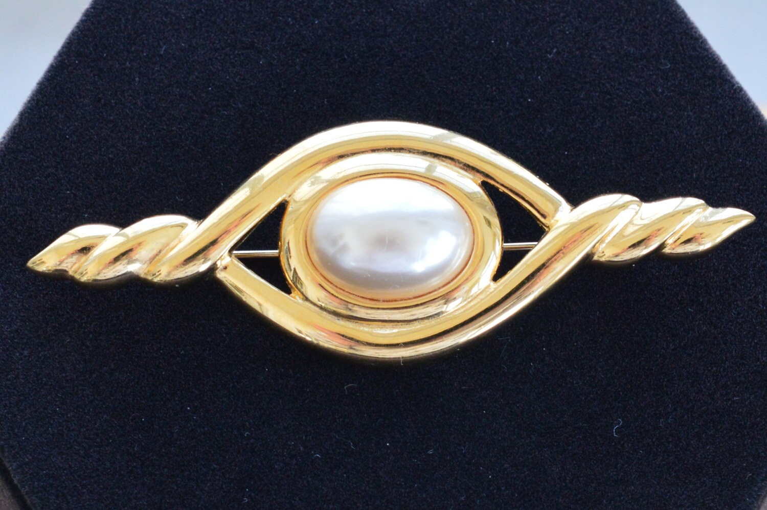Hübsche Vintage Fauxperle, Gold-Ton Bar Brosche, Napier | T3 Hübsche Vintage Fauxperle, Gold-Ton Bar Brosche, Napier | T3 von Beadazzle27