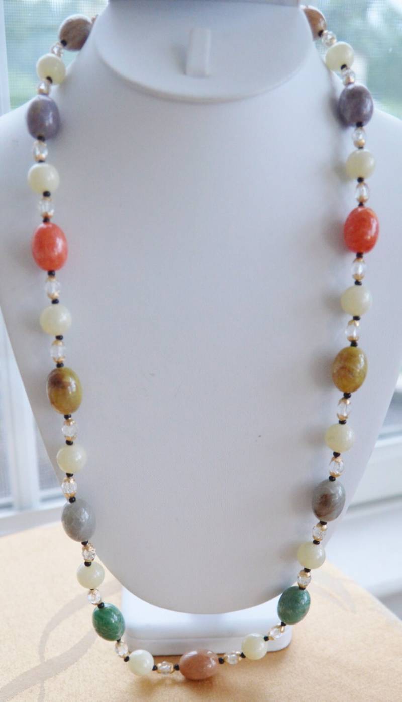 Hübsche Vintage Multi-Farbigen Kunststoff Perlen Halskette, 28" von Beadazzle27