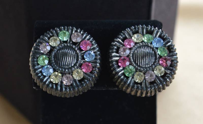 Hübsche Vintage Multi-Farbigen Strass, Verdunkelt Silber Ton Ohrclips | S13 von Beadazzle27