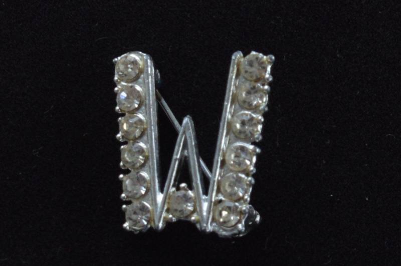 Hübsche Vintage Strass Brief Brosche, "W" Oder "M", Silberton von Beadazzle27