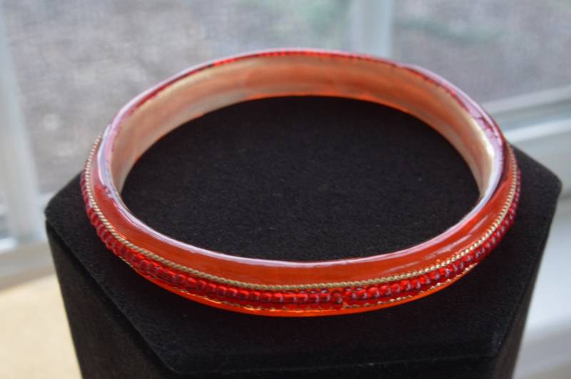 Hübsches Rotes Kunststoff Armreif Armband von Beadazzle27