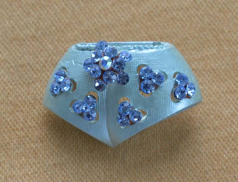 Niedliche Vintage Blau Strass Blumen Hotpants, Shorts Brosche | V12 Niedliche Vintage Blau Strass Blumen Hotpants, Shorts Brosche | V12 von Beadazzle27