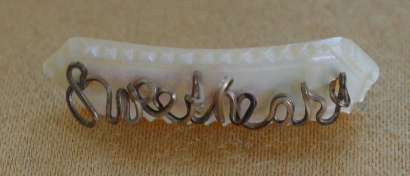 Perlmutt, Die "Liebste" Pin, Brosche, Gold-Ton, Vintage | U15 Perlmutt, Die "Liebste" Pin, Brosche, Gold-Ton, Vintage | U15 von Beadazzle27