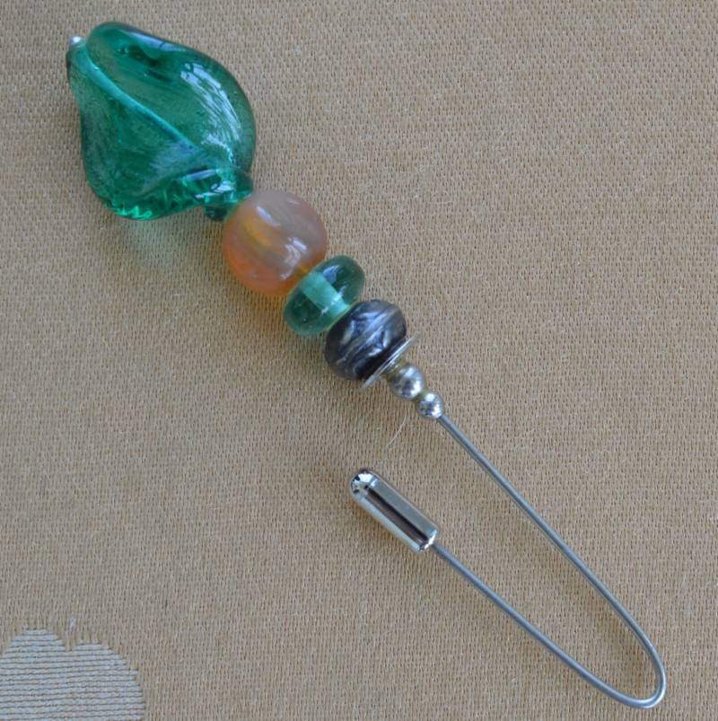 Pretty Vintage Green, Gold Glass Beaded Stick Pin, Silver Tone | Z8 von Beadazzle27