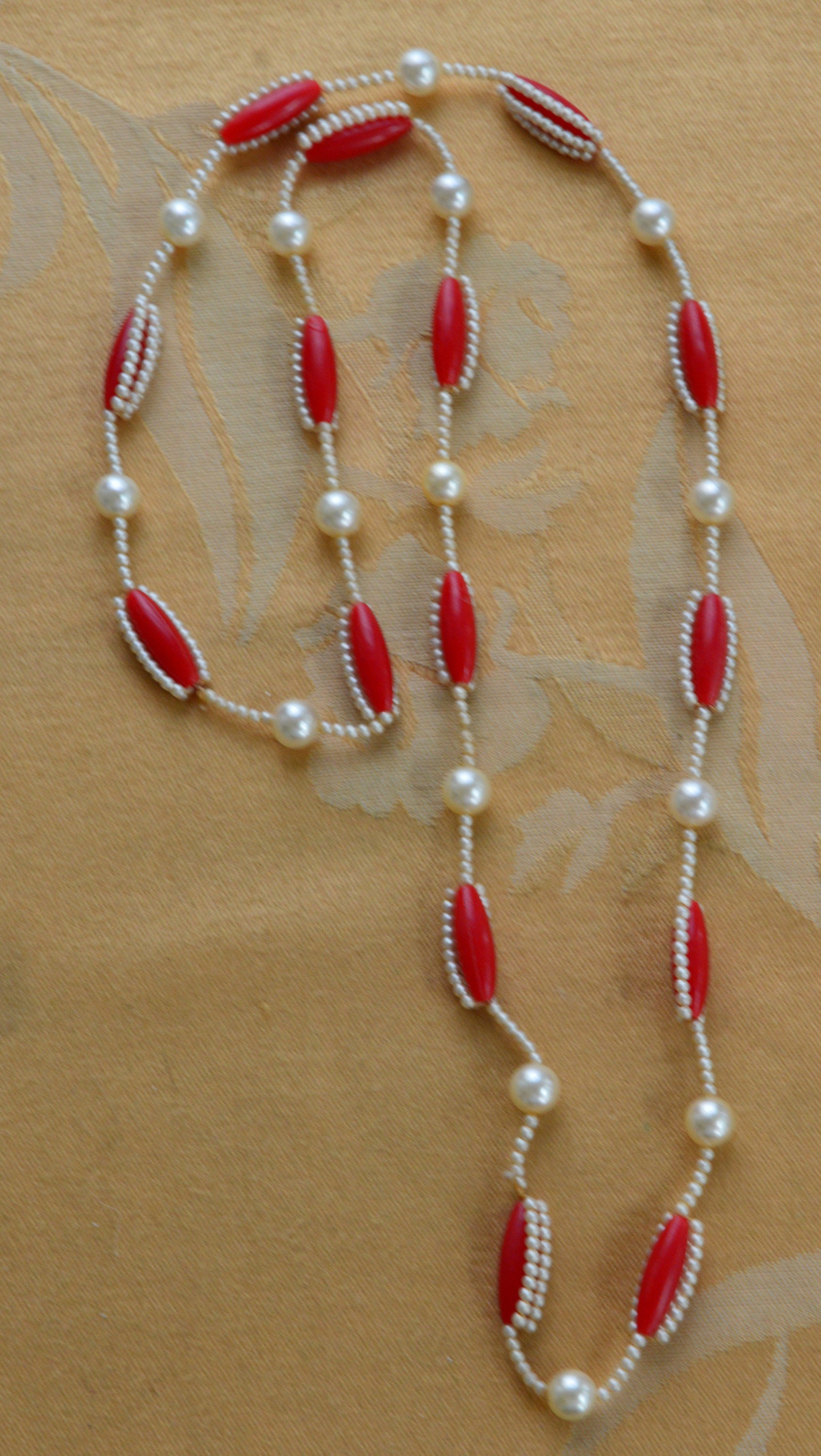 Red, Faux Pearl Perle Halskette, Delicate, 30 ", 50Er Jahre, Vintage | J16 von Beadazzle27