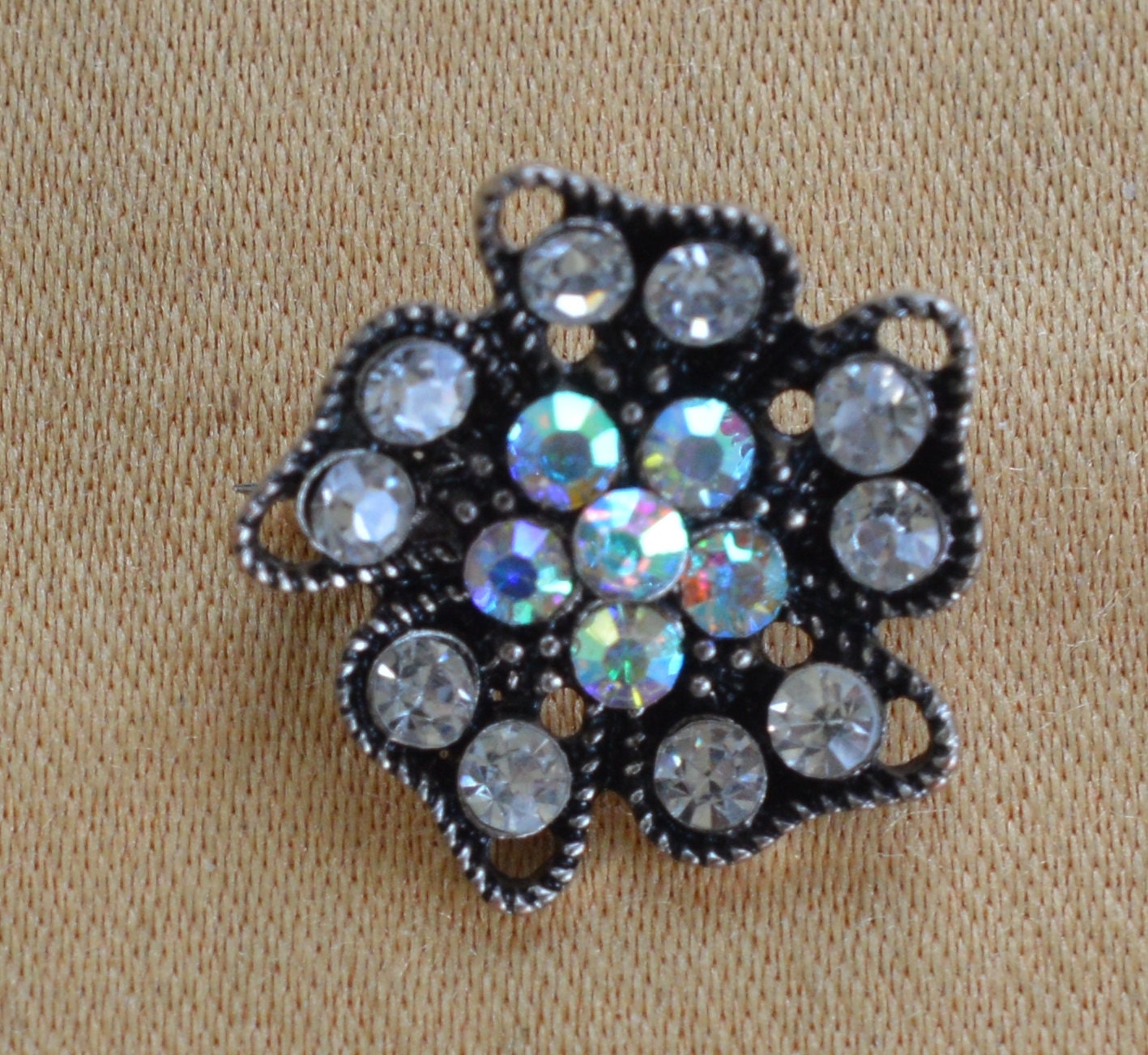 Vintage Aurora Borealis, Strass Anstecknadel, Silberfarben, Klein | Aq3 Vintage Aurora Borealis, Strass Anstecknadel, Silberfarben, Klein | Aq3 von Beadazzle27