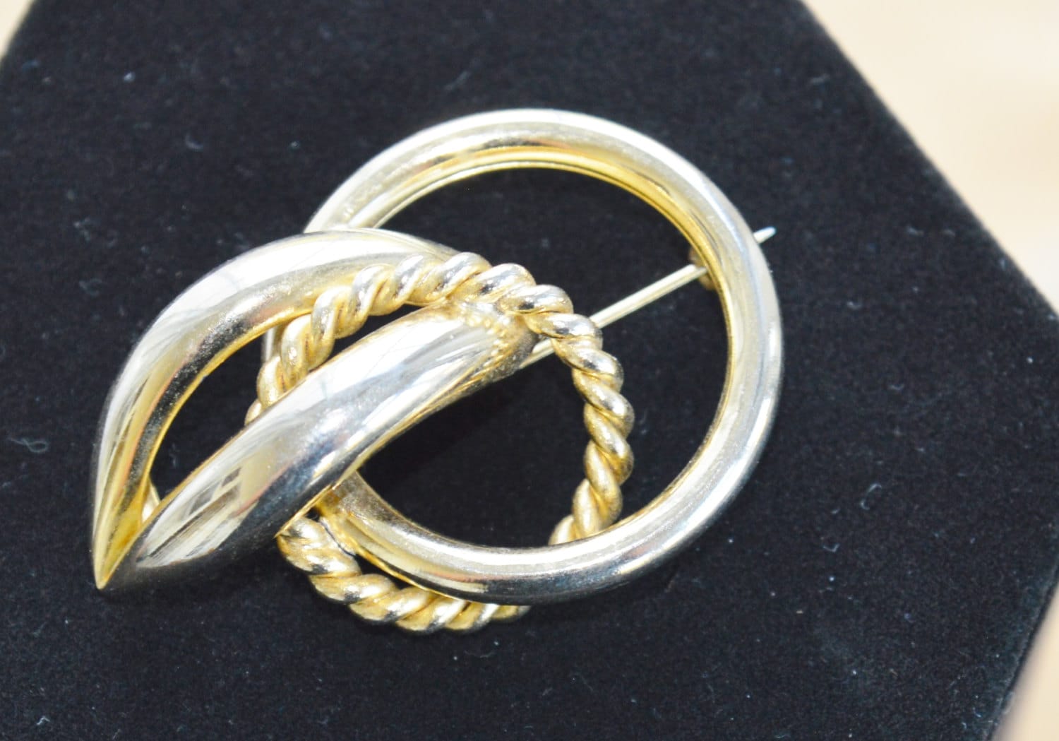 Vintage Gold-Ton Knoten Brosche, Pin, | Q13 Vintage Gold-Ton Knoten Brosche, Pin, | Q13 von Beadazzle27
