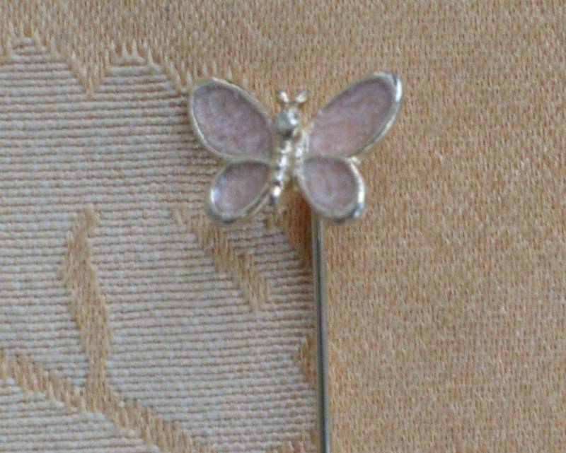 Vintage Pfirsich Emaille Schmetterling Stick Pin, Gold-Ton | Q17 Vintage Pfirsich Emaille Schmetterling Stick Pin, Gold-Ton | Q17 von Beadazzle27