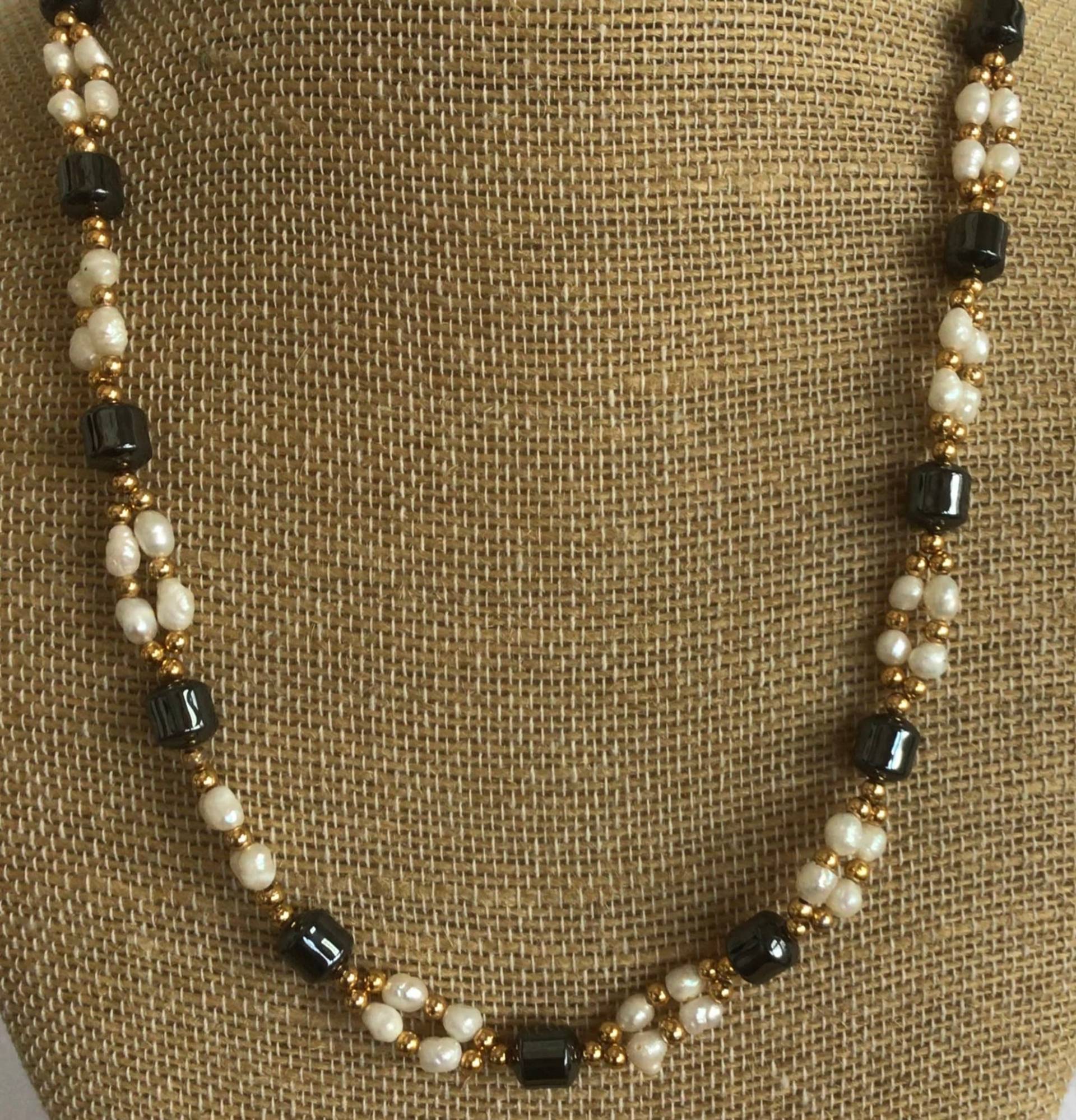 Weiße Süßwasserperle, Grau Hämatit, Vergoldete Perlenkette, 20" | J13 von Beadazzle27