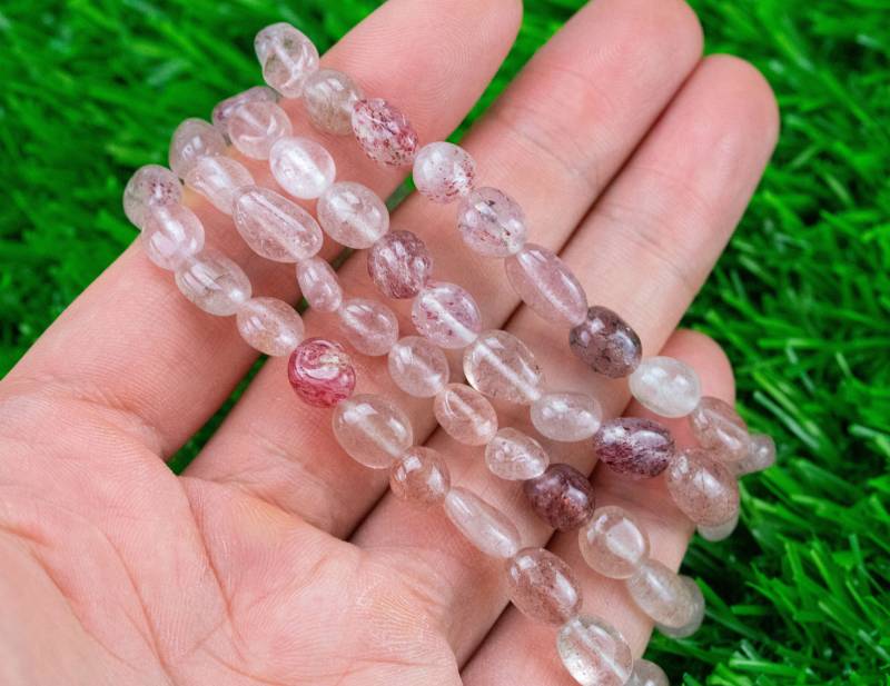 Erdbeerquarz Stretchy String Oval Armband Natürliche Kristall Edelstein Armbänder - Nugget Handgemachtes Schmuck von Beadboat1