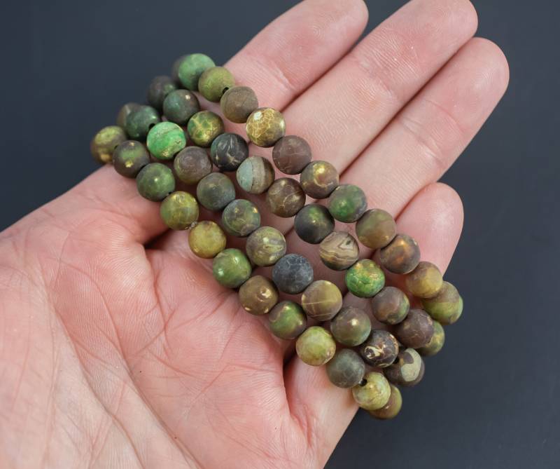 Matte Army Green Fire Achat Armband Rund Größe 6 Mm Und 8 Handmade in Usa Natürliche Edelstein Armbänder - Handgemachter Schmuck Ca. 18cm von Beadboat1