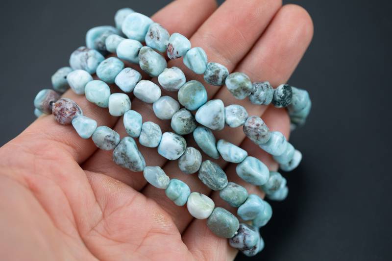 Natürlicher Larimar Dehnbarer Schnur-Oval-Armband Getrommelt Natürliche Edelstein-Armbänder - Edelstein-Nugget-Armbänder Handgemachter Schmuck von Beadboat1