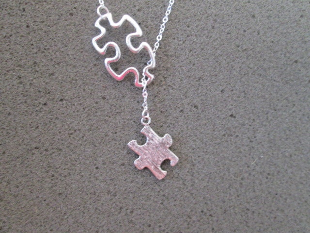 Autismus Awareness Puzzle Halskette - Lariat Style von BeadedDesignsJacquie