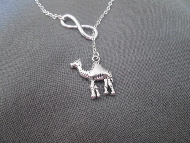 Hump Day Camel Halskette - Lariat Stil von BeadedDesignsJacquie