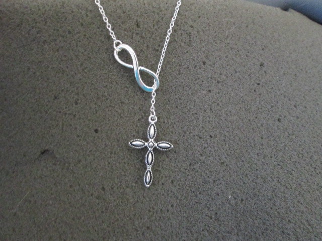 Unendlich Und Kreuz Lariat Halskette von BeadedDesignsJacquie
