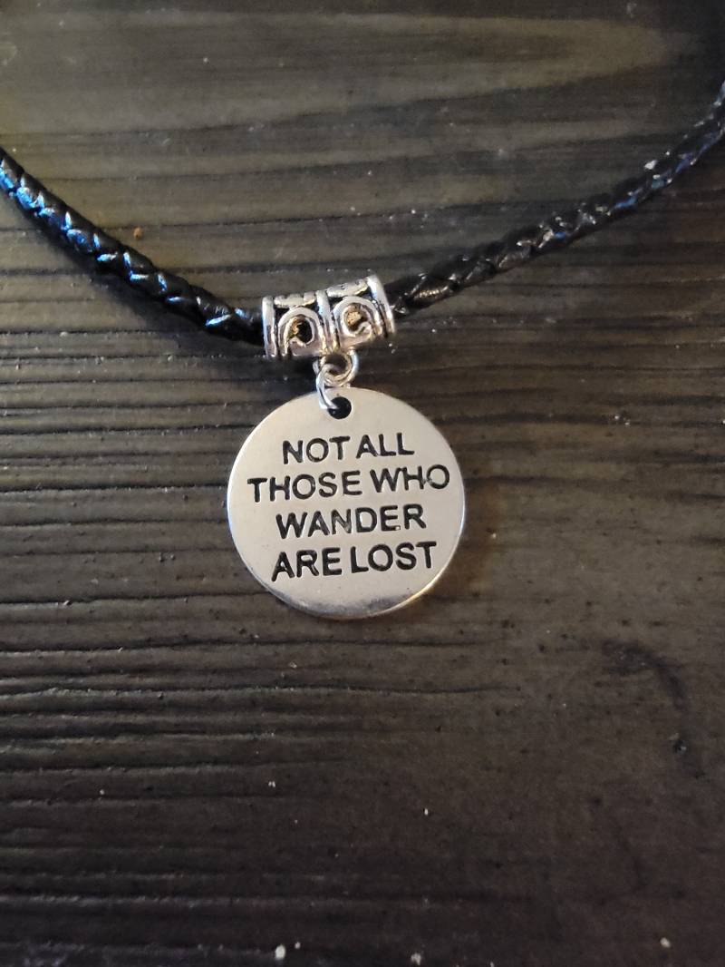 Not All Who Wander Halskette von BeadedDesignsJacquie