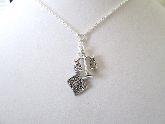 Rechtsanwalt Oder Richter Halskette von BeadedDesignsJacquie