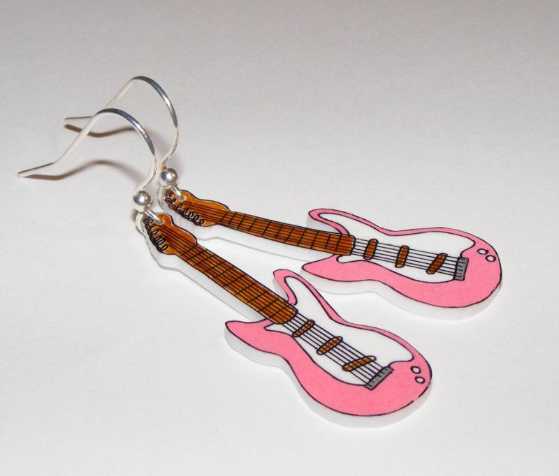 E-Gitarre-Kunststoff-Ohrringe von BeadedFrog