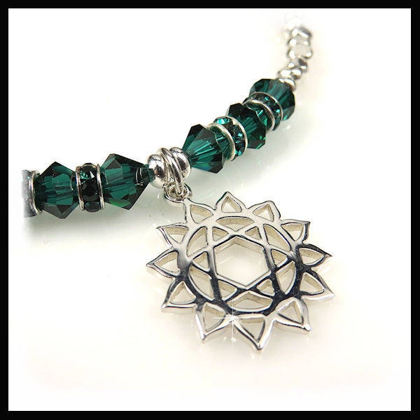 2314 Herz Chakra Smaragd Kristall Armband, Schmuck, Grüner Grünes Herz-Chakra-Charme von BeadedJewelryByRenee