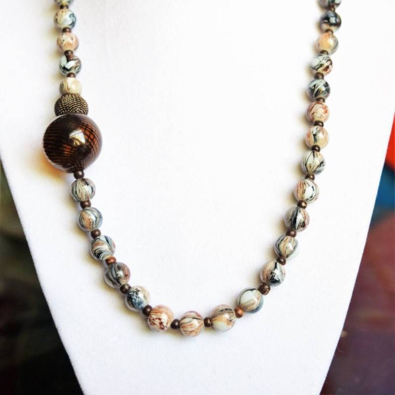 Marmorierte Erdtöne Halskette von BeadedMania