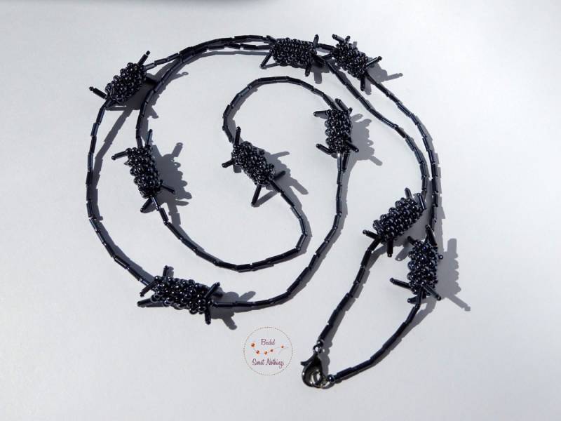 Gothic-Halskette Oder Armband in Stacheldrahtoptik. Aus Schimmernden Dunkelgrauen Glasperlen. Anschmiegsam Und Flexibel. Für Sie Ihn von BeadedSweetNothings