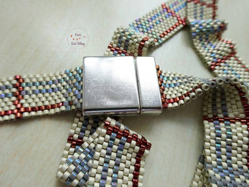 Gürtel, Armband Oder Kette. Gefädelt Aus Glasperlen in Dezentem Karomuster Mit Breitem Metallverschluss. Vielseitig Zu Tragen von BeadedSweetNothings