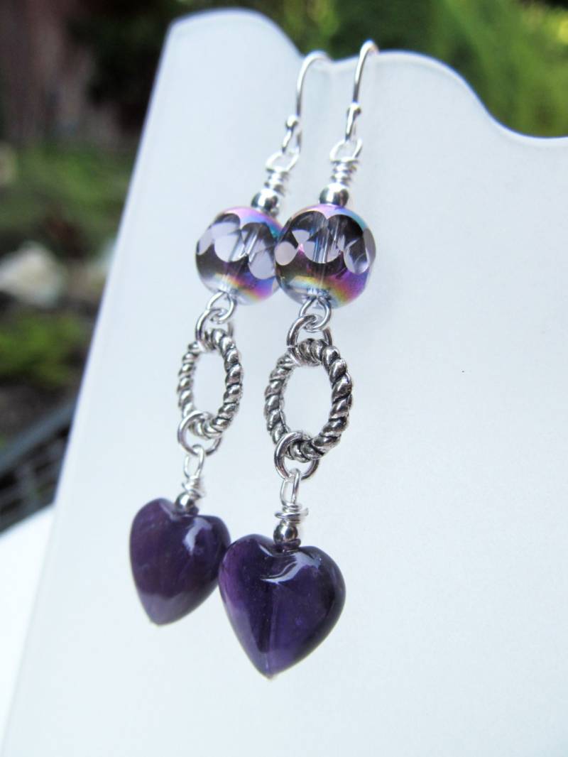 Amethyst Herzen Und Lila Schillernde Perlen Sterling Silber Ohrringe - Liebe von BeadedTail