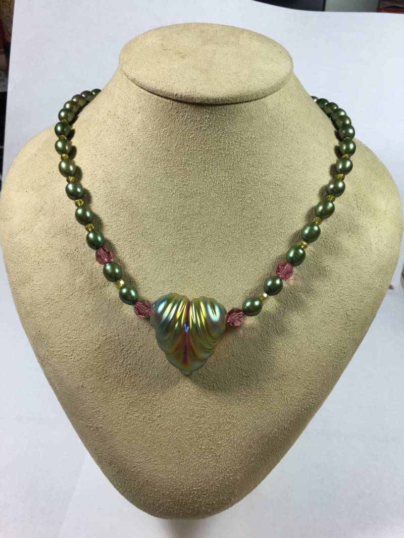 Einzigartige Dicroic Glaskette Mit Dunkelgrünen Perlen | #2415 Einzigartige Dicroic Glaskette Mit Dunkelgrünen Perlen | #2415 von BeadedVisionsBySandy