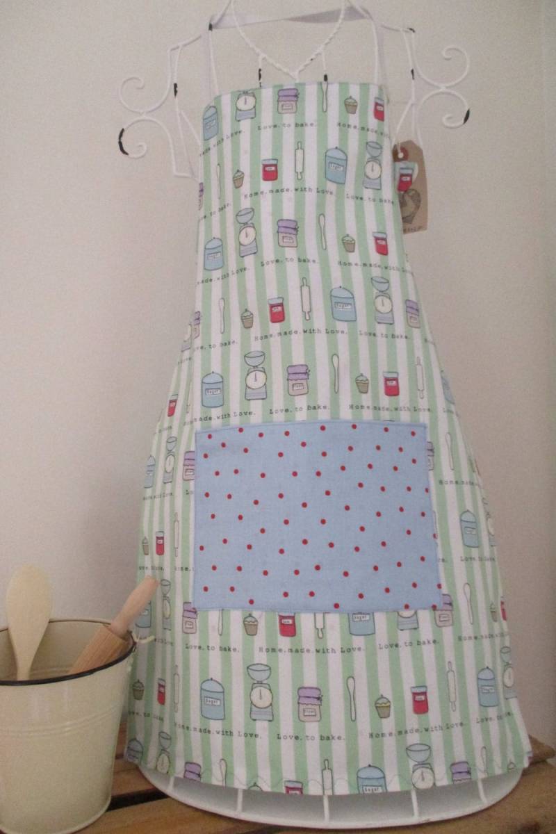 Wende-Kinderschürze Back-Set Aus 100% Baumwolle Wende-Kinderschürze Back-Set Aus 100% Baumwolle von BeadiesSewingShed
